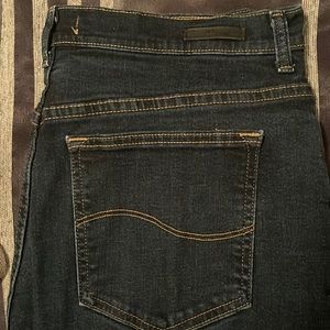 Women’s Lee Relaxed fit 1889 denim jeans. Size 14 Long. Like New Condition.
